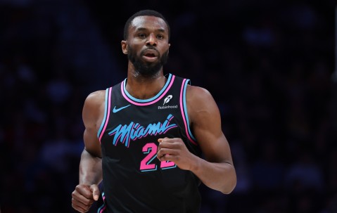 虎扑体育-饱受犯规困扰！维金斯半场3次犯规 1中0没得分有1助攻