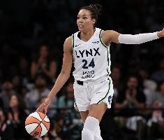 180俱乐部!山猫队娜菲莎-科利尔 常规赛三项命中率57/40.3/90.6%