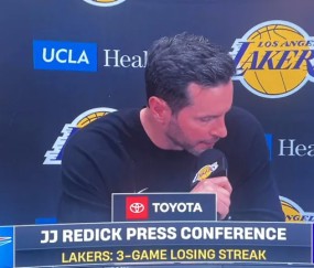 虎扑社区-雷迪克谈表现：每个人都尽力用正确的方式打球，为团队而战