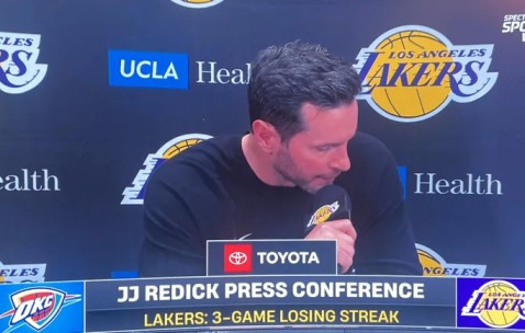 虎扑社区-雷迪克谈表现：每个人都尽力用正确的方式打球，为团队而战